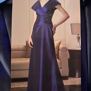 Woman’s Jade formal wear